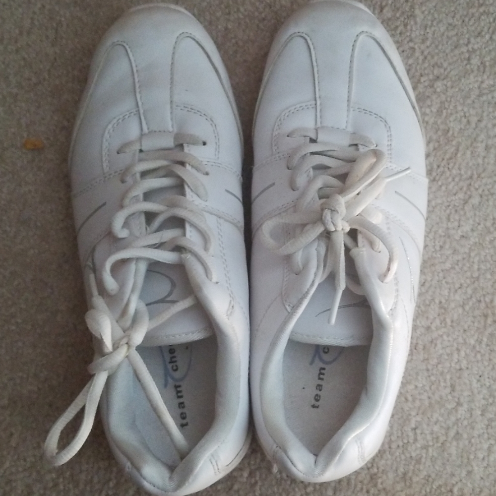 Girls cheer sneakers size 6 1/2